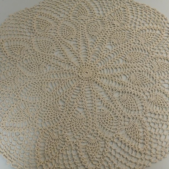 VINTAGE LARGE 23" CROCHET TABLE SCAPE CENTER PIECE GRANNYCORE, BOHO, HANDCRAFTED - Picture 9 of 9